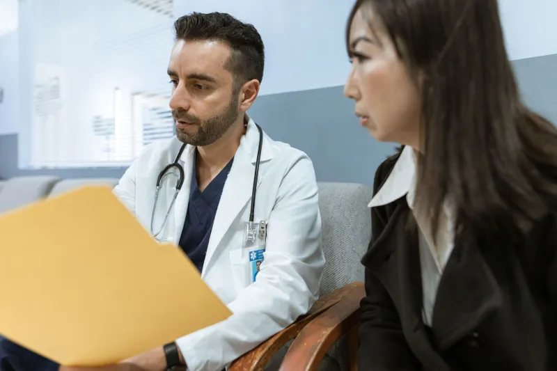 Cuando tu médico habla y no entiendes nada: el derecho legal a recibir información sanitaria en un lenguaje que puedas comprender