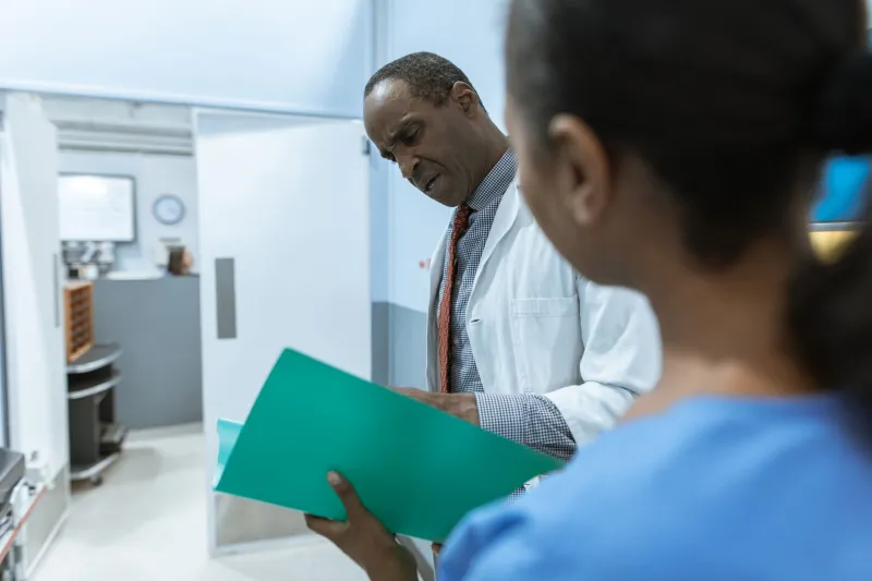 El derecho a una segunda opinión médica: cómo ejercerlo sin culpa y con plenas garantías legales
