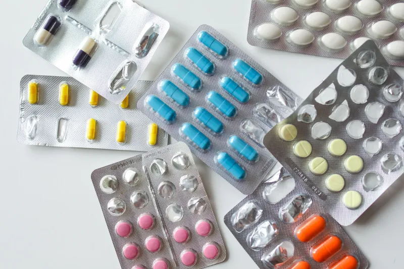 Genéricos frente a marcas: lo que la ley garantiza y los mitos que el sector farmacéutico prefiere que no conozcas