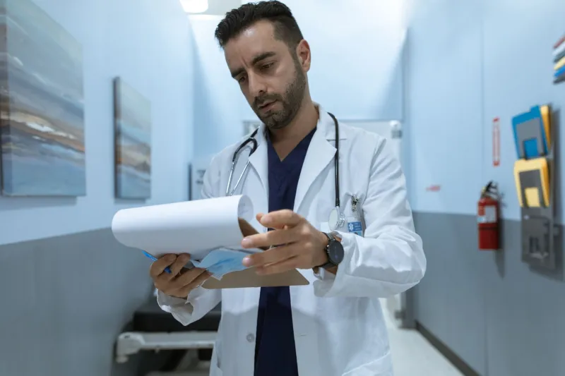Negligencia y mala praxis en medicina: claves legales para saber cuándo puedes reclamar una compensación